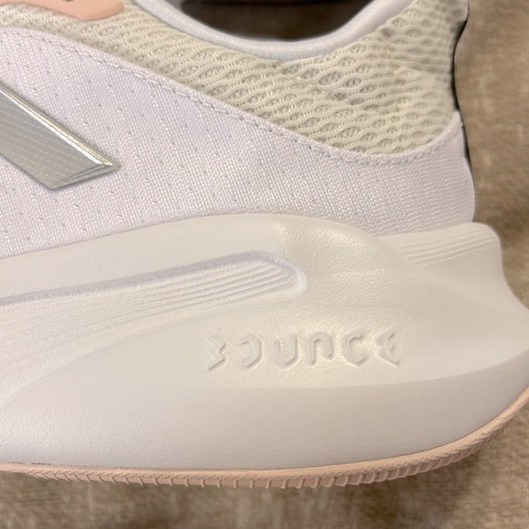 ADIDAS AlphaEdge Plus.        New in Box - Picture 6 of 6